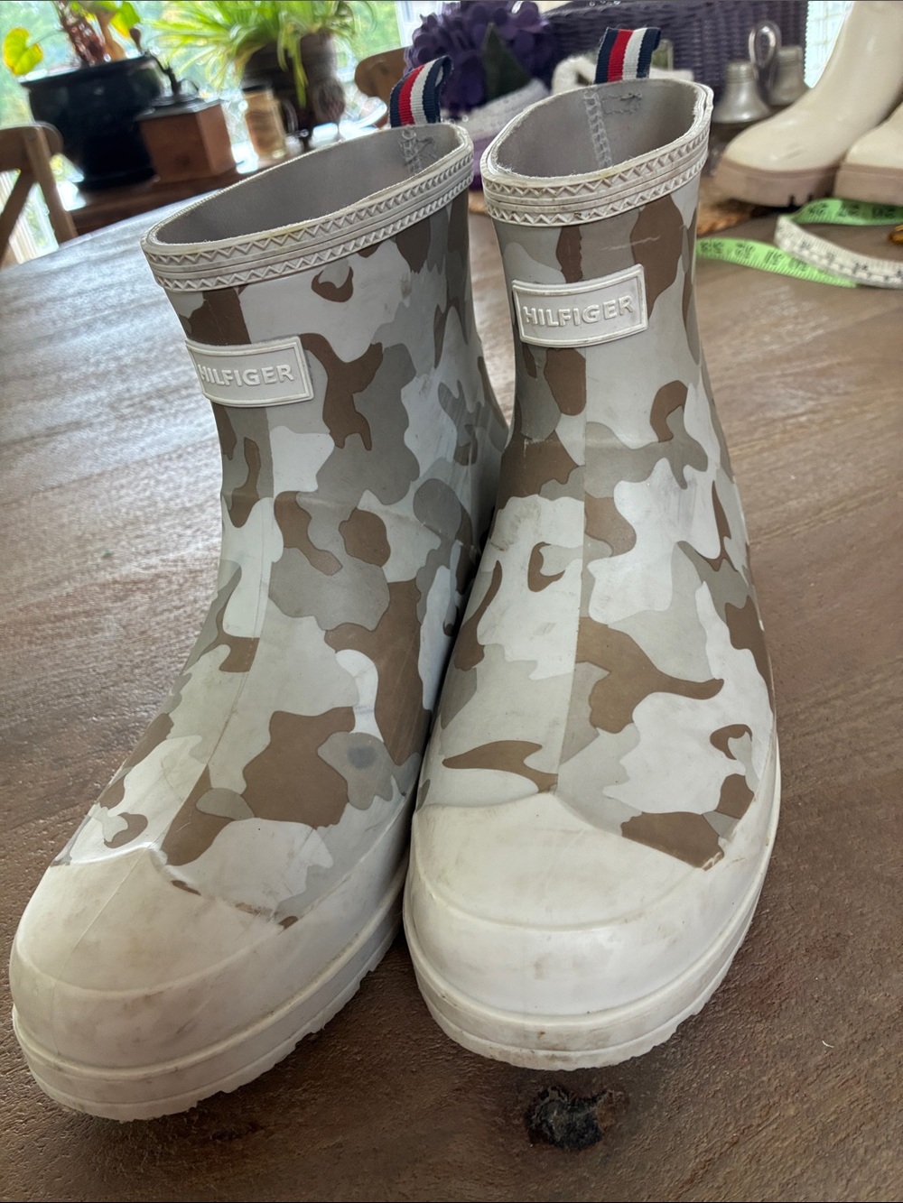 Tommy Hilfiger Beige and White Camo Rain Ankle Boots sz 8